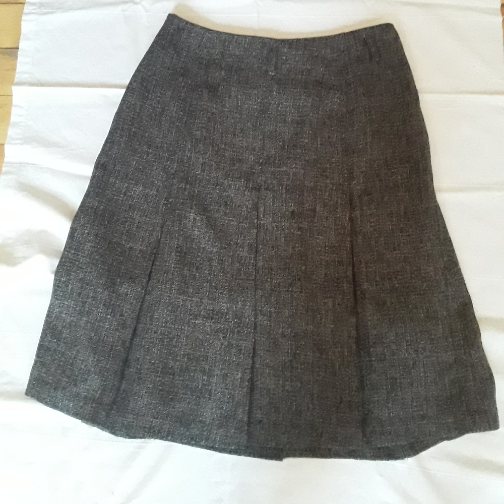 Beautiful quality A-line early spring/fall skirt